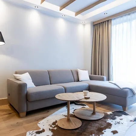 アパート Biancaneve ヤホリナ